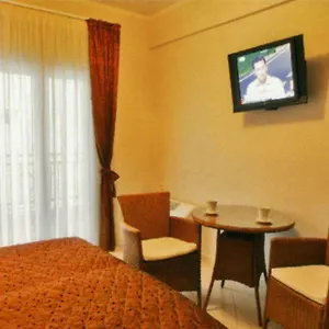 https://seventeen-rooms.hotels-of-thessaloniki.com
